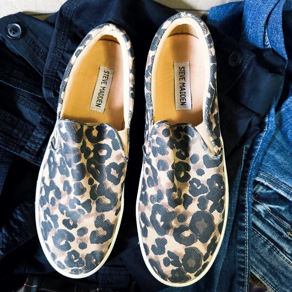 Steve Madden Cheetah Slip Ons Size 8